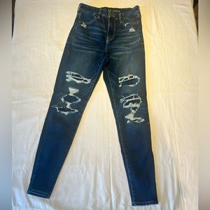 American eagle curvy high-rise, ripped jeans. Great condition.